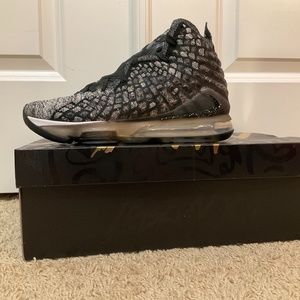 Lebron XVII black/black-white    ‼️Sale‼️